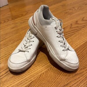 On Running Women’s Roger Sneakers